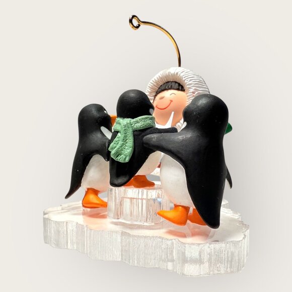 Vintage 1998 Hallmark Frosty Friends Ornament Chorus of Penguins Cool Carols - Picture 4 of 10
